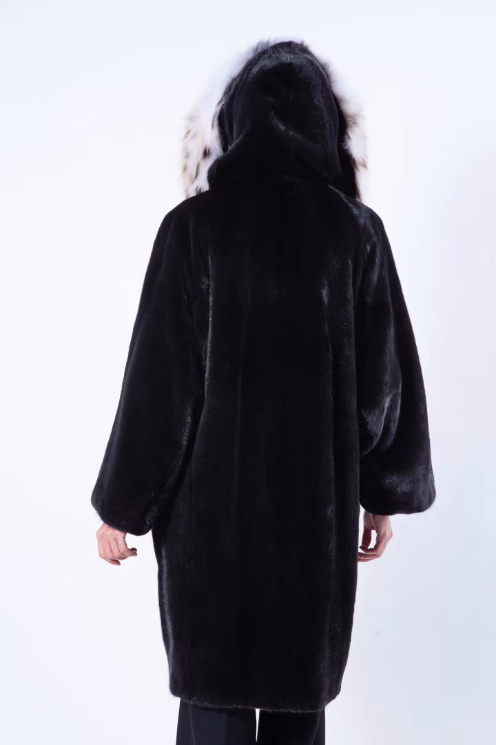Шуба из норки Blackglama с капюшоном из рыжей рыси — фото 6 из 8